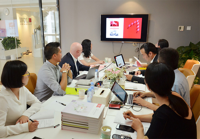 6新聞-09法國POY公司總裁Philippe-到訪李華清設(shè)計_06