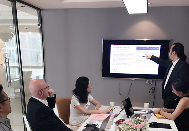 6新聞-09法國POY公司總裁Philippe-到訪李華清設(shè)計_08